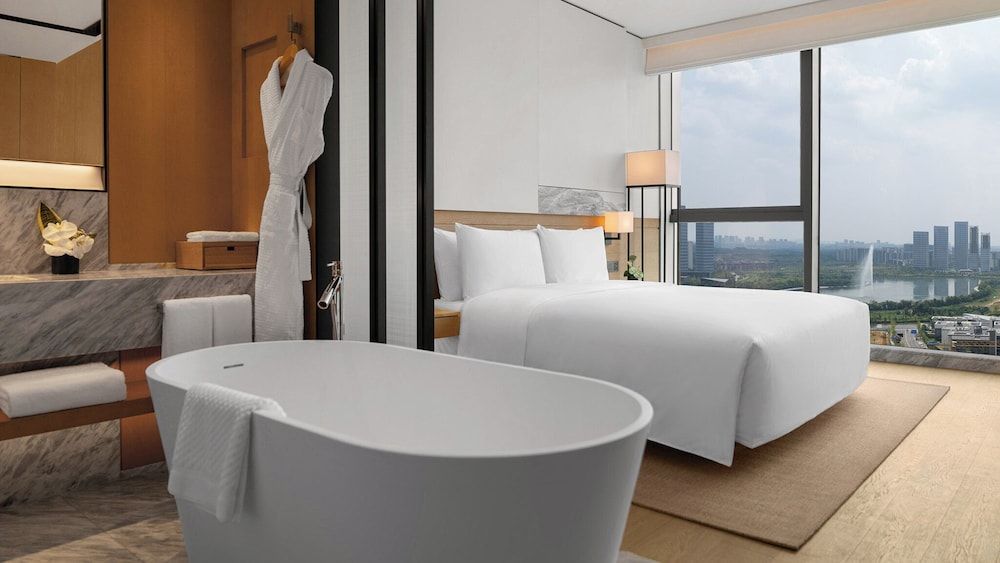 Superior Room, 1 Queen Bed (Superior)