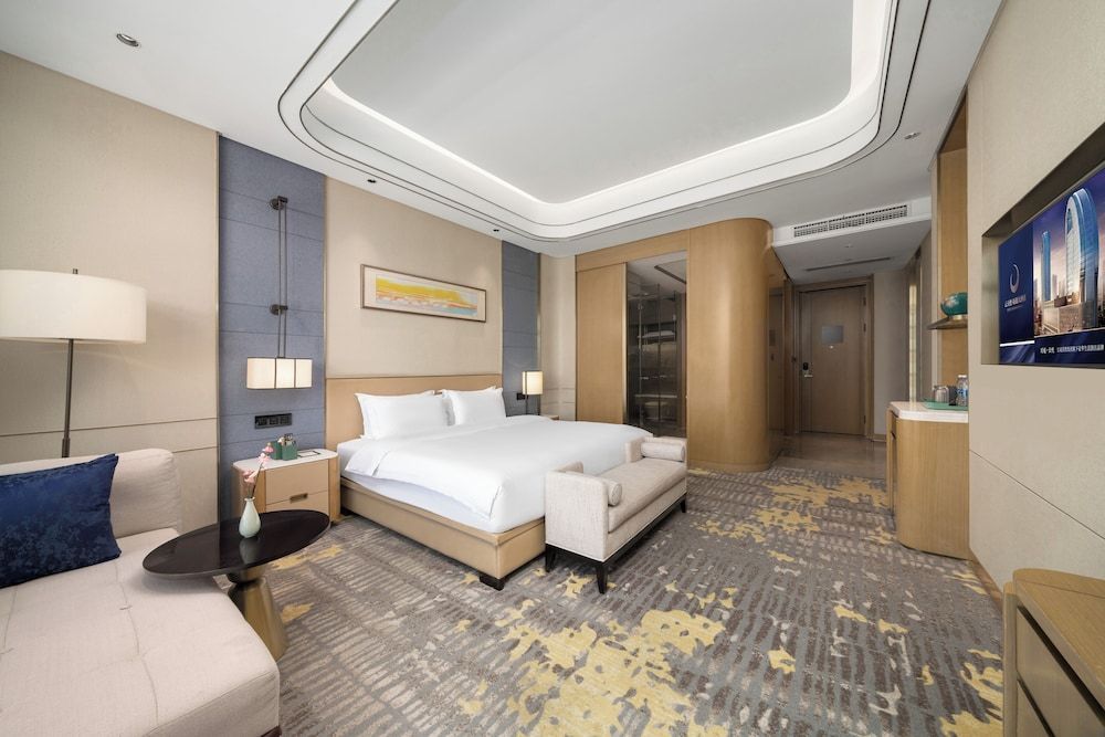 Basic Single Room, 1 King Bed