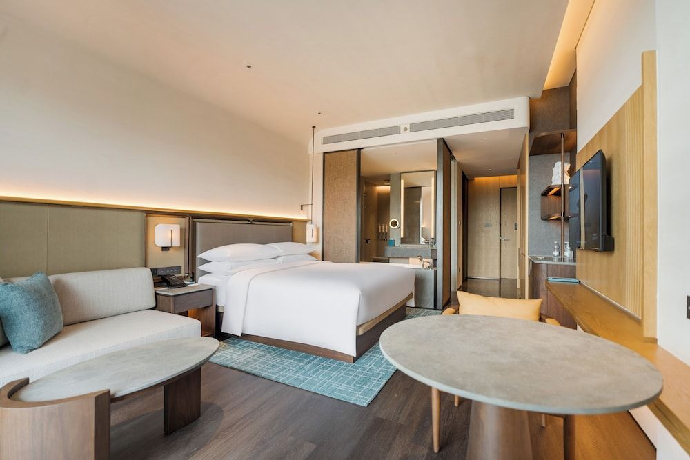 Grand Room, 1 King Bed, Ocean View (Terrace)