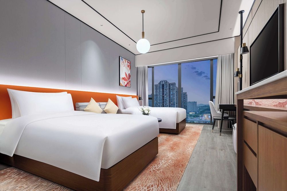 Room, 2 Twin Beds, Lake View