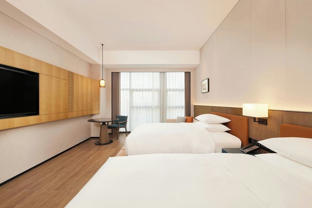 Superior Room, 2 Twin Beds, City View