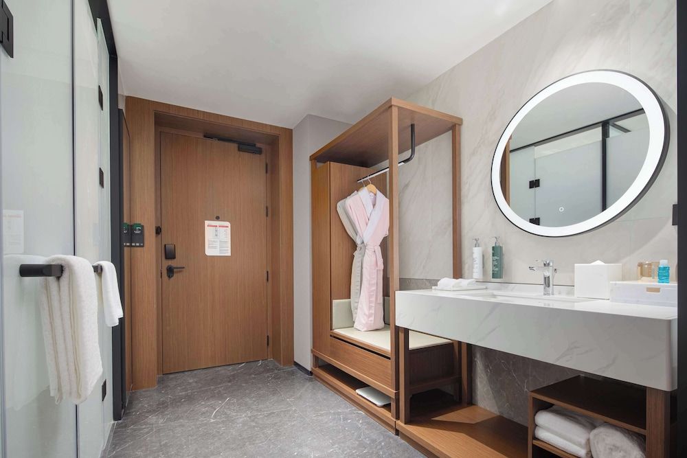 Hilton Garden Inn Luoyang Kaiyuan Avenue Deluxe Room, 1 King Bed (Sofabed) 2