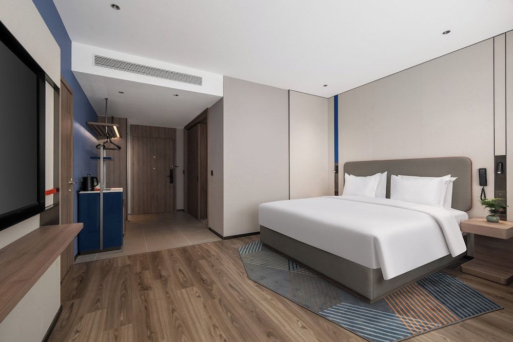 Superior King Room Accessible