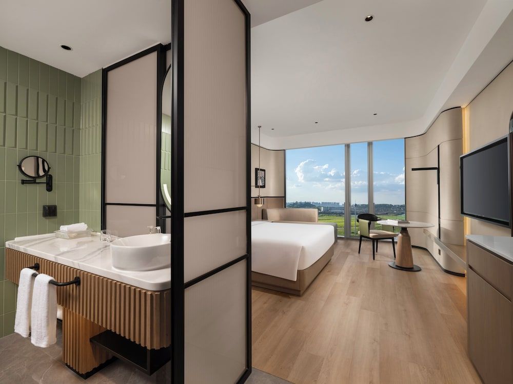 Standard Room, 1 King Bed, Accessible Bathtub