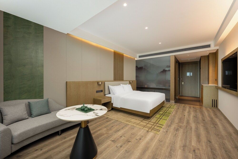 Premium Room, 1 King Bed (Mountain Ksitigarbha Bodhisatta View)