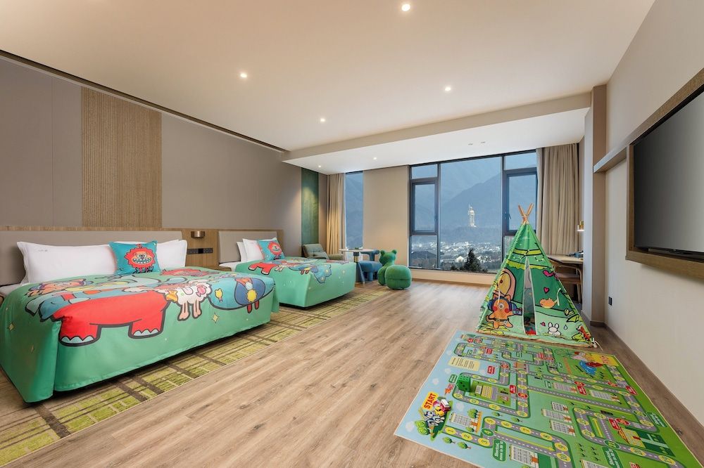 Suite, 1 King Bed, Mountain View (Kids Theme)