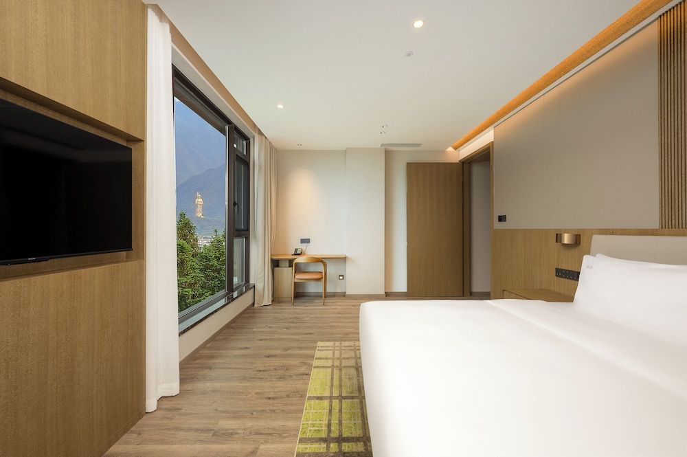 Suite, 1 King Bed (Ksitigarbha Bodhisattva View)