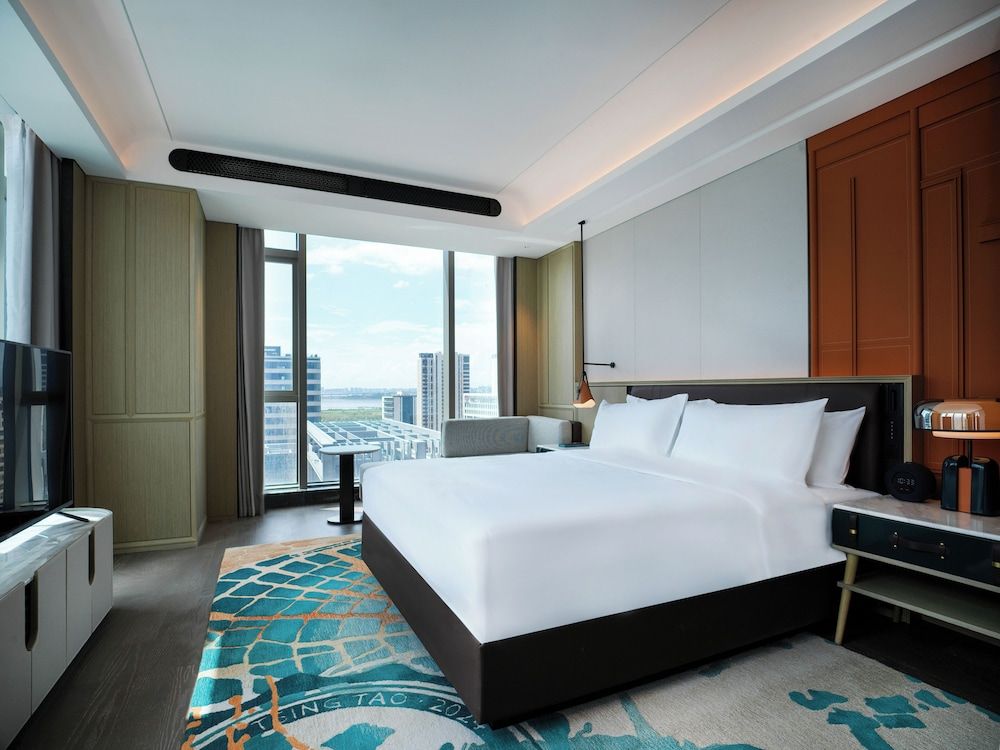 Renaissance Qingdao Hotel Executive Suite, 1 King Bed