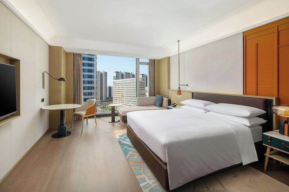 Renaissance Qingdao Hotel Deluxe Room, 1 King Bed 5