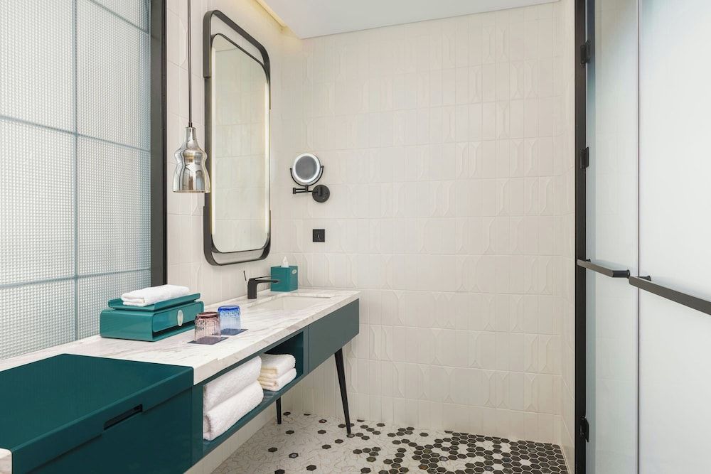 Renaissance Qingdao Hotel Executive Suite, 1 King Bed 7