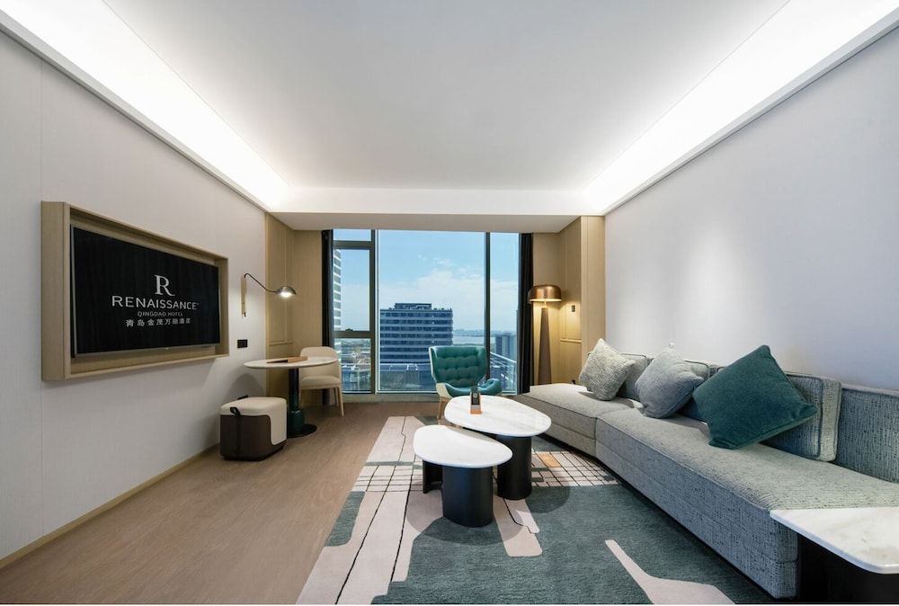 Renaissance Qingdao Hotel Executive Suite, 1 King Bed 9