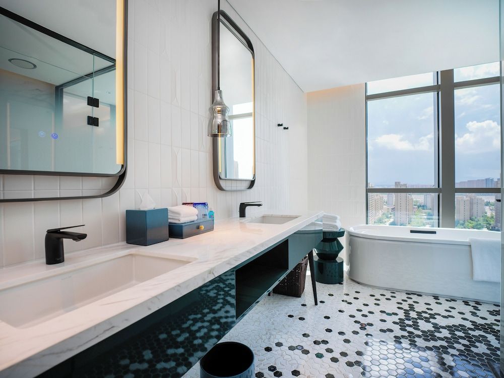 Renaissance Qingdao Hotel Executive Suite, 1 King Bed 4