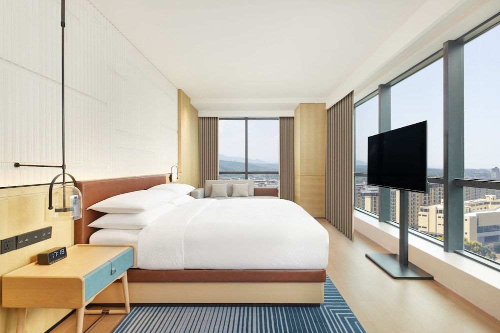 Standard Suite, 1 King Bed