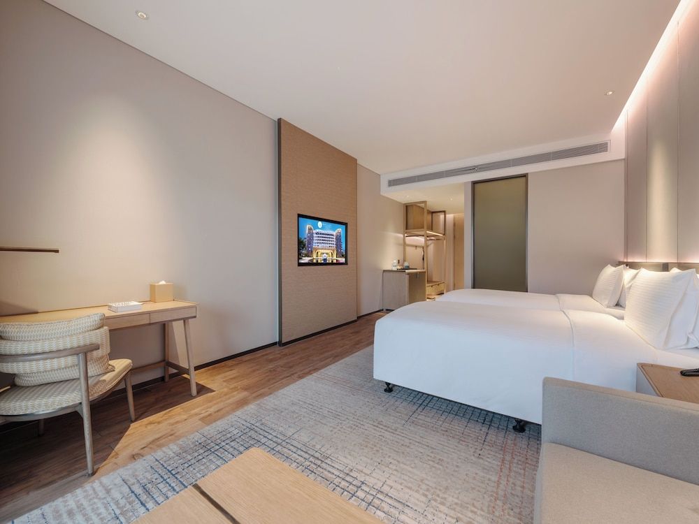 Deluxe Twin Room with Street View