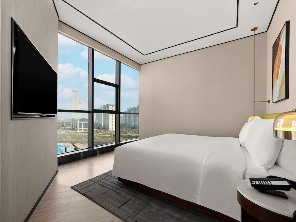 Deluxe Suite, 1 King Bed
