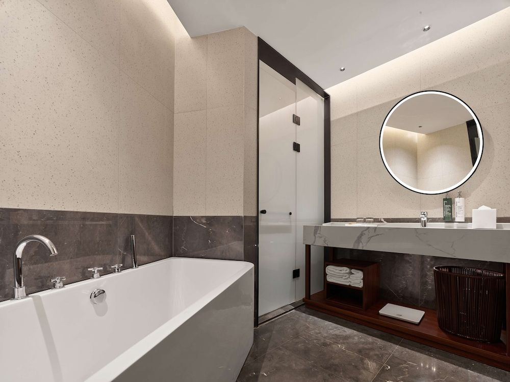 Deluxe Suite, 1 King Bed