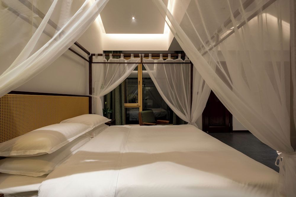 Romantic Room, Lanai, Courtyard View