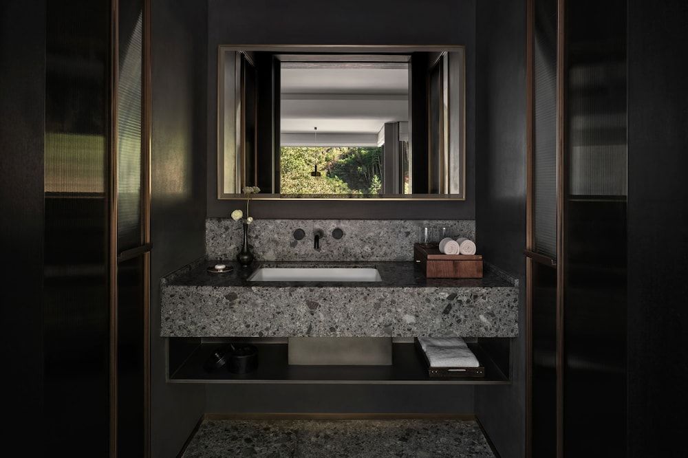 Yakamoz qianchuan Hotel Basic Double Room, Hill View 11