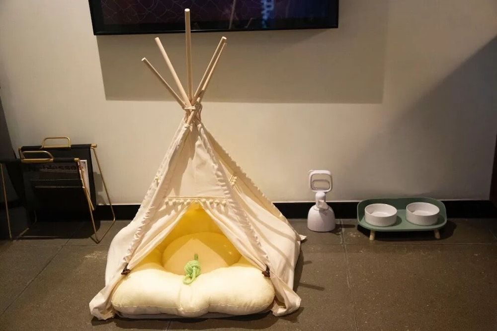 Premier Double Room, 1 Queen Bed, Pets Allowed, Courtyard View