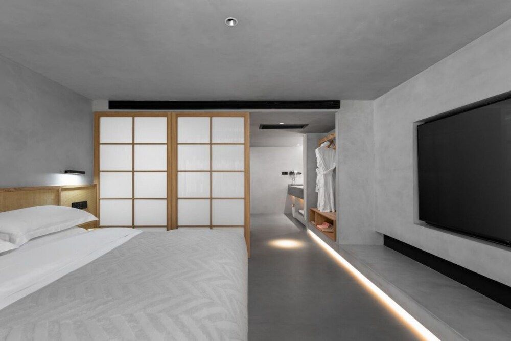 Comfort Suite, 2 Bedrooms, Refrigerator, Courtyard View
