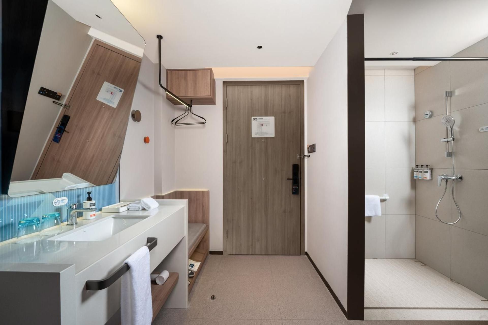 Standard Queen Room - Accessible