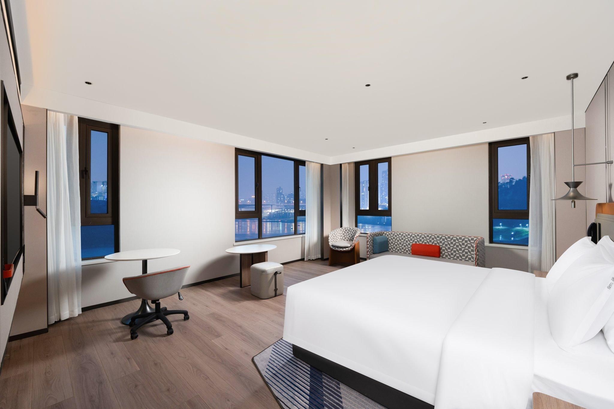 1 King Suite River View