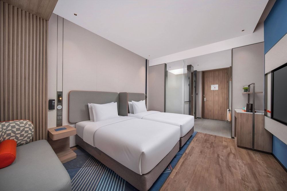 Standard Room, Multiple Beds (High Floor)