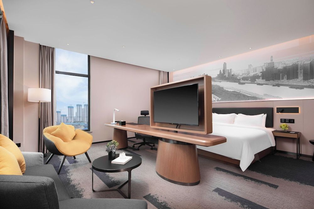 Business Suite, City View
