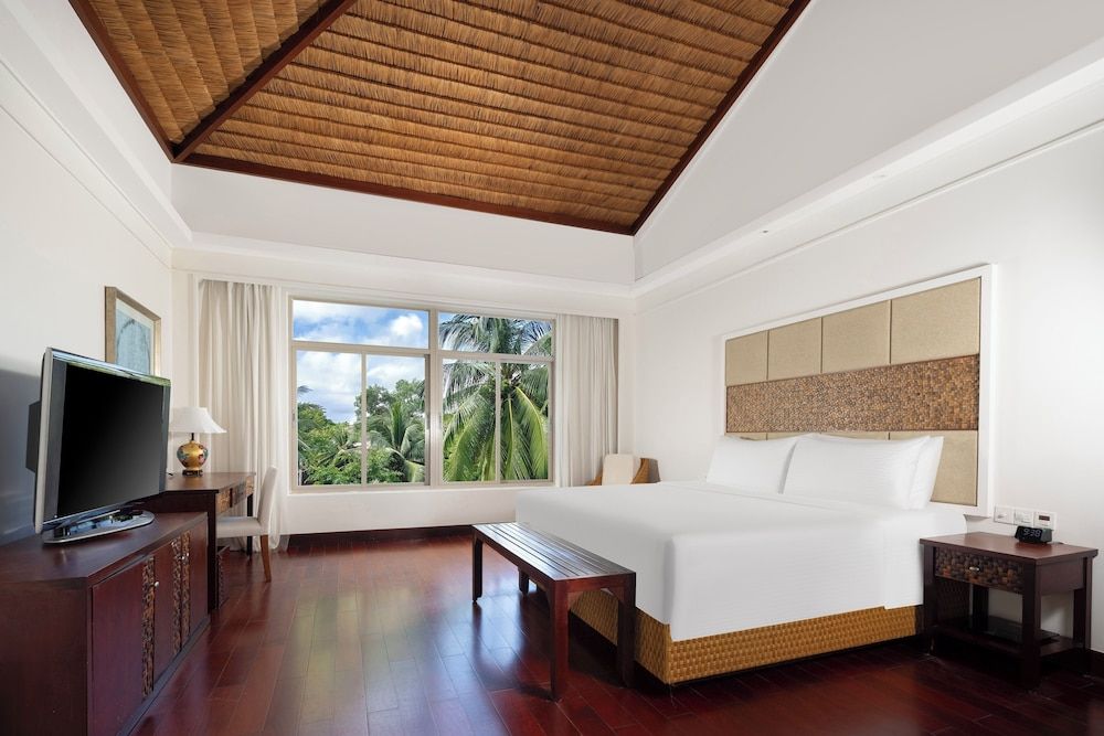 Exclusive Suite, Mountain View (1 King Bed and 1 Twin Bed)