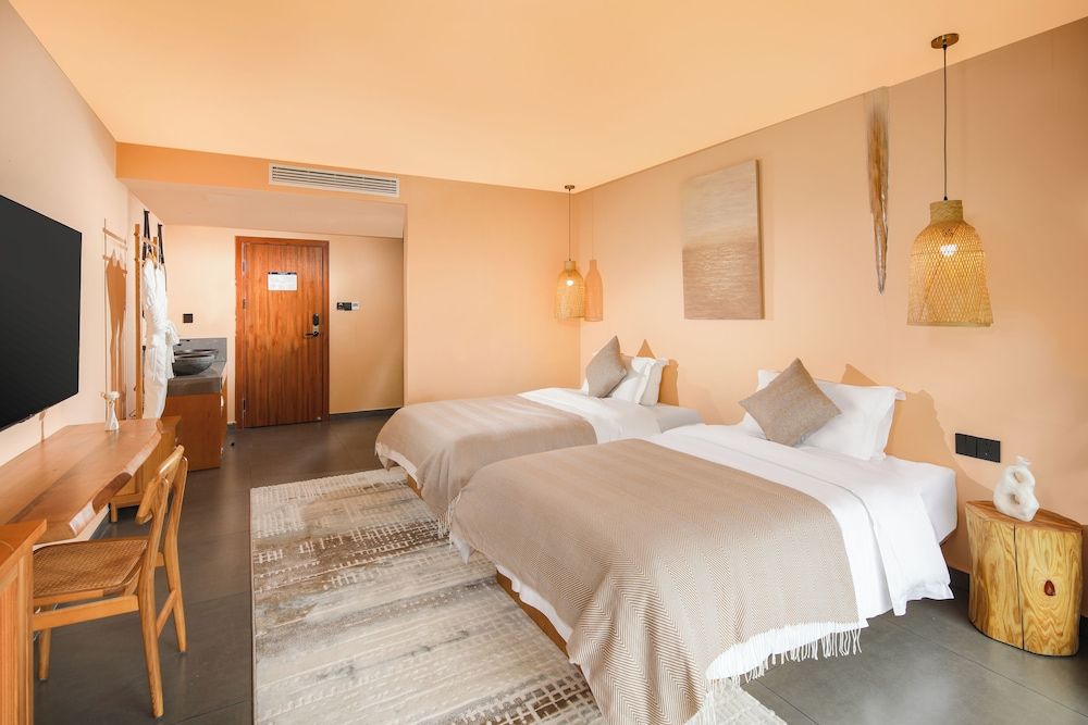 Luxury Twin Room, Patio, Mountain View