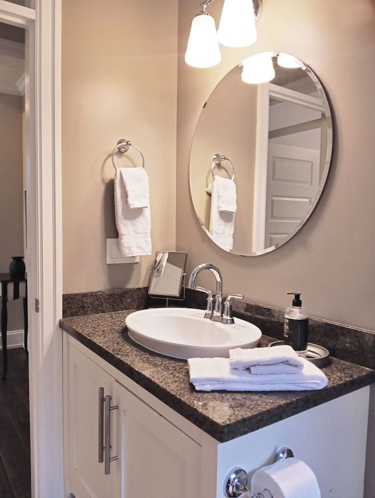 Sand and Salt Bed & Breakfast Deluxe Room, 1 Queen Bed 6