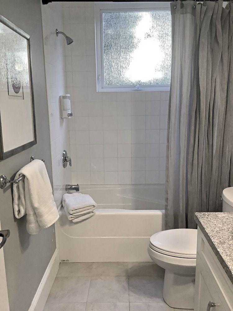 Sand and Salt Bed & Breakfast Superior Room, 1 King Bed, Patio, Garden View 5