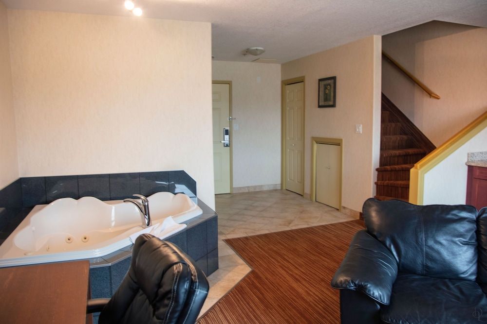 All Stay Suites Presidential Suite, 1 King Bed, Non Smoking, Fireplace, 1 bedroom 6