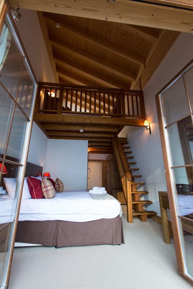 Room (Mezzanine)