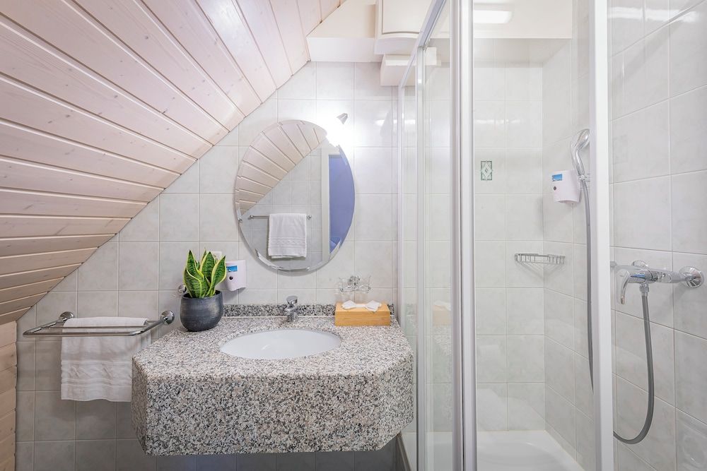 Hôtel du Cheval Blanc - City Center Deluxe Double Room 5