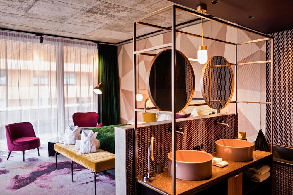 Me and All Hotel Flims, by Hyatt Deluxe Room, 1 King Bed 9