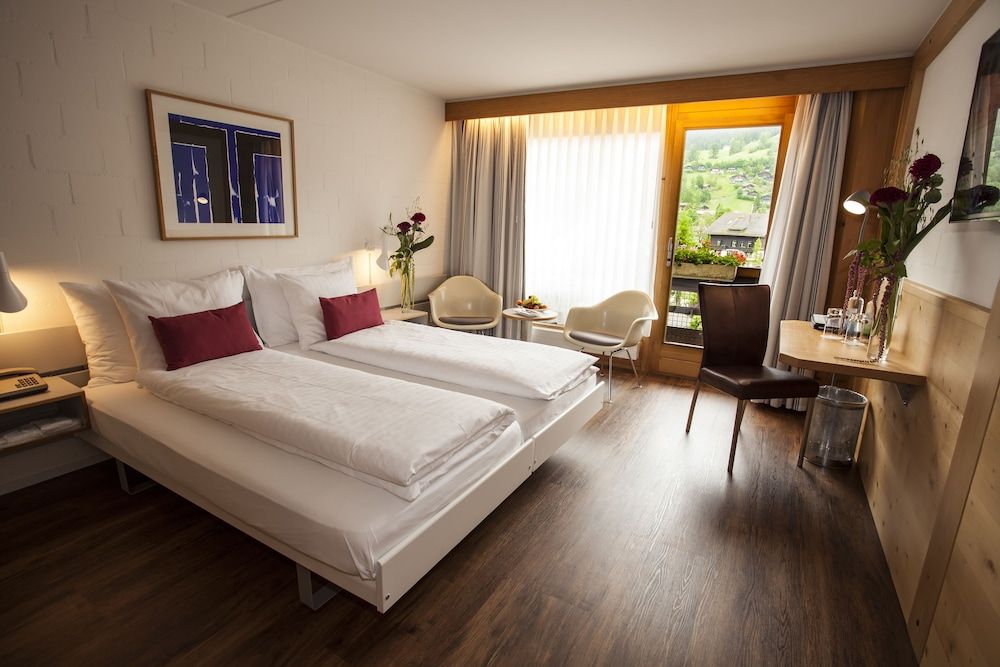 Hotel Kreuz Lenk Twin Room, Balcony