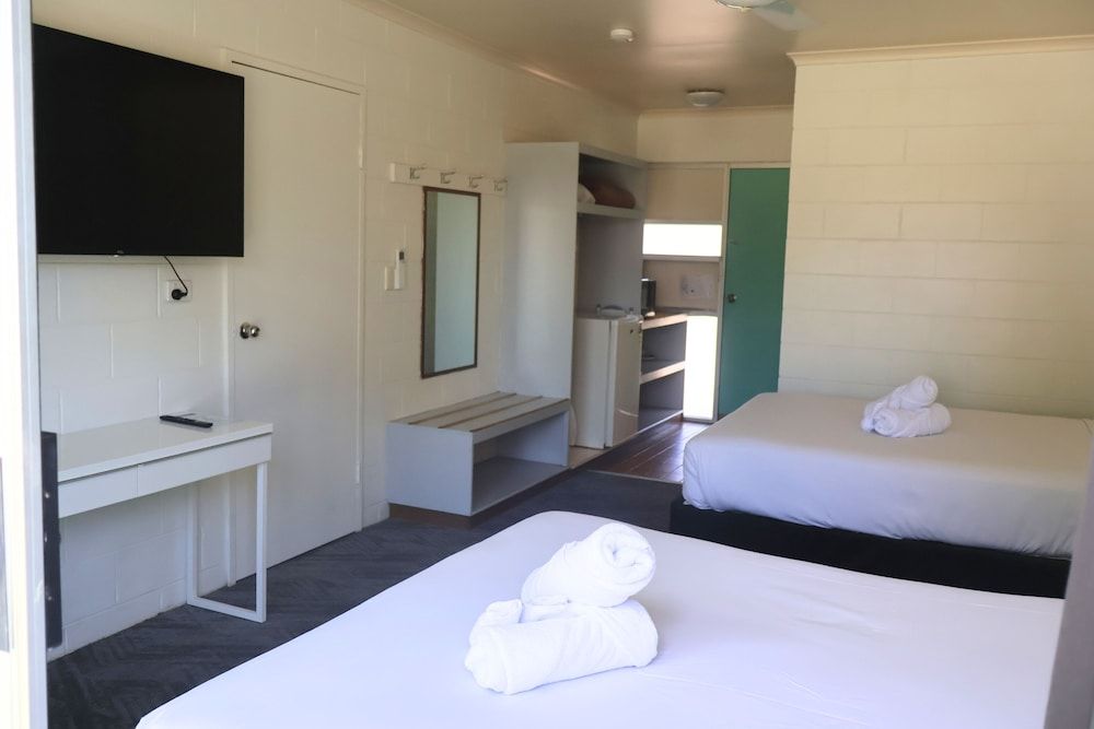 The Park Motel Standard Twin Room 3