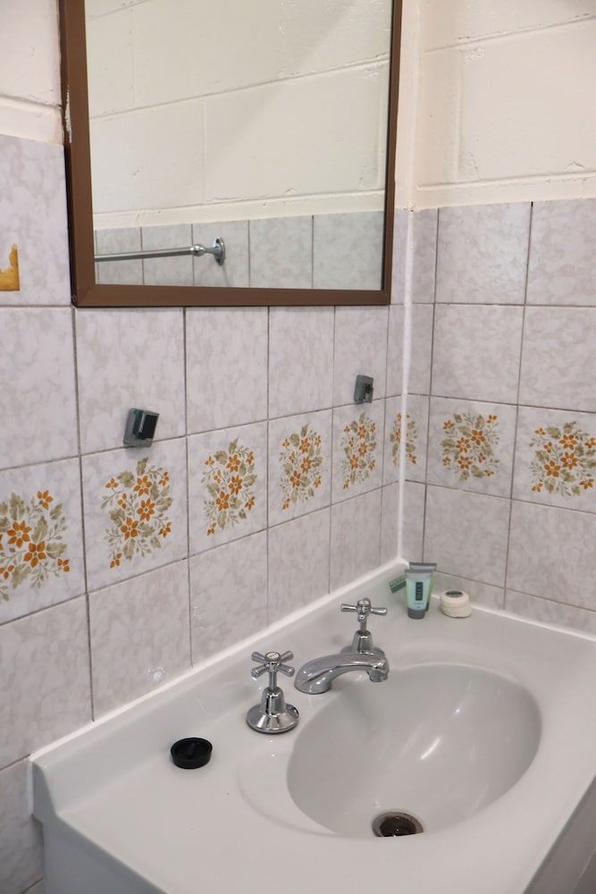 The Park Motel Deluxe Family Room 3