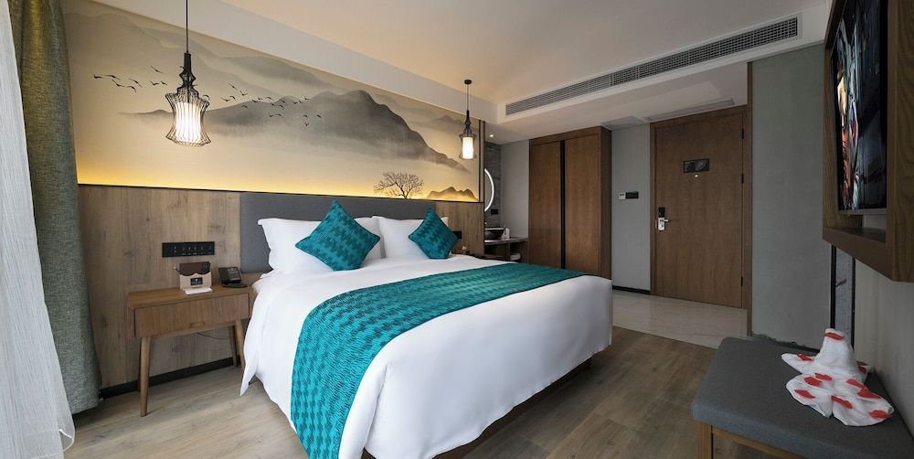 Suite, City View
