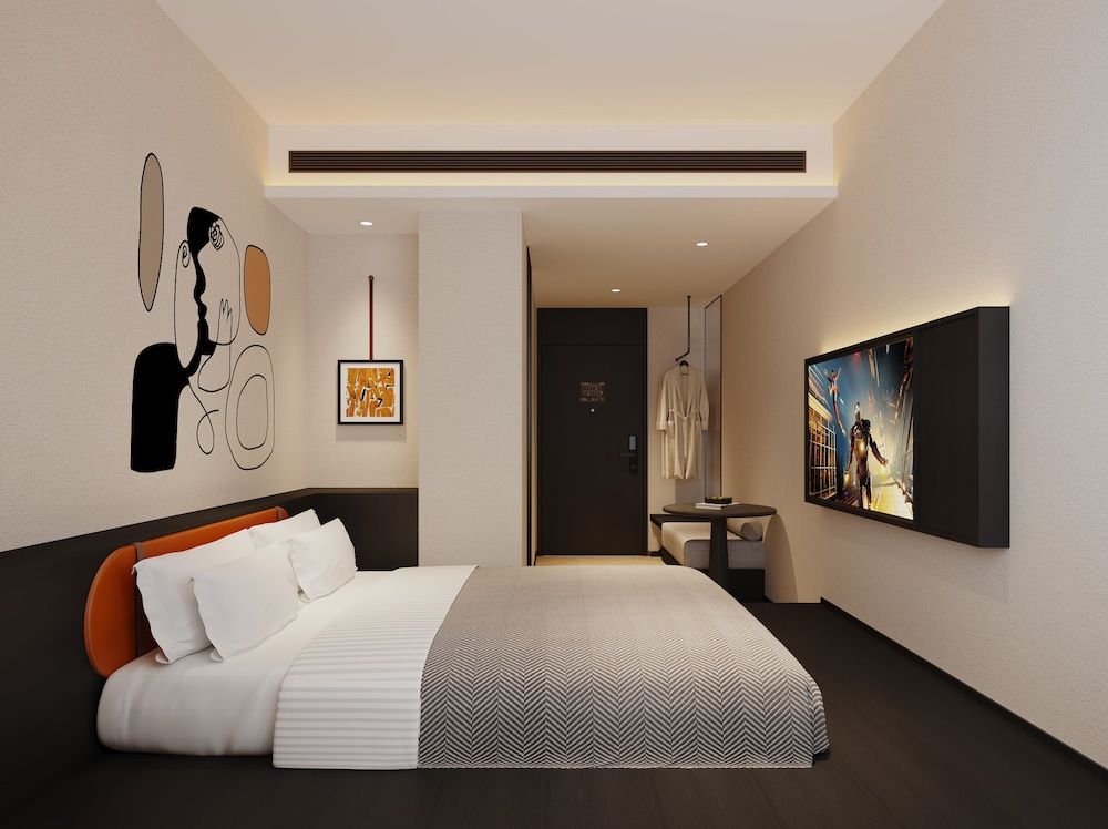 Basic Room, No Windows