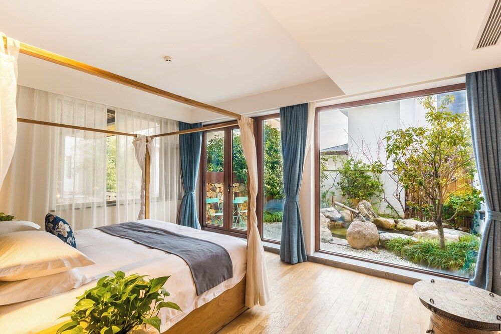Deluxe Double Room, Garden View