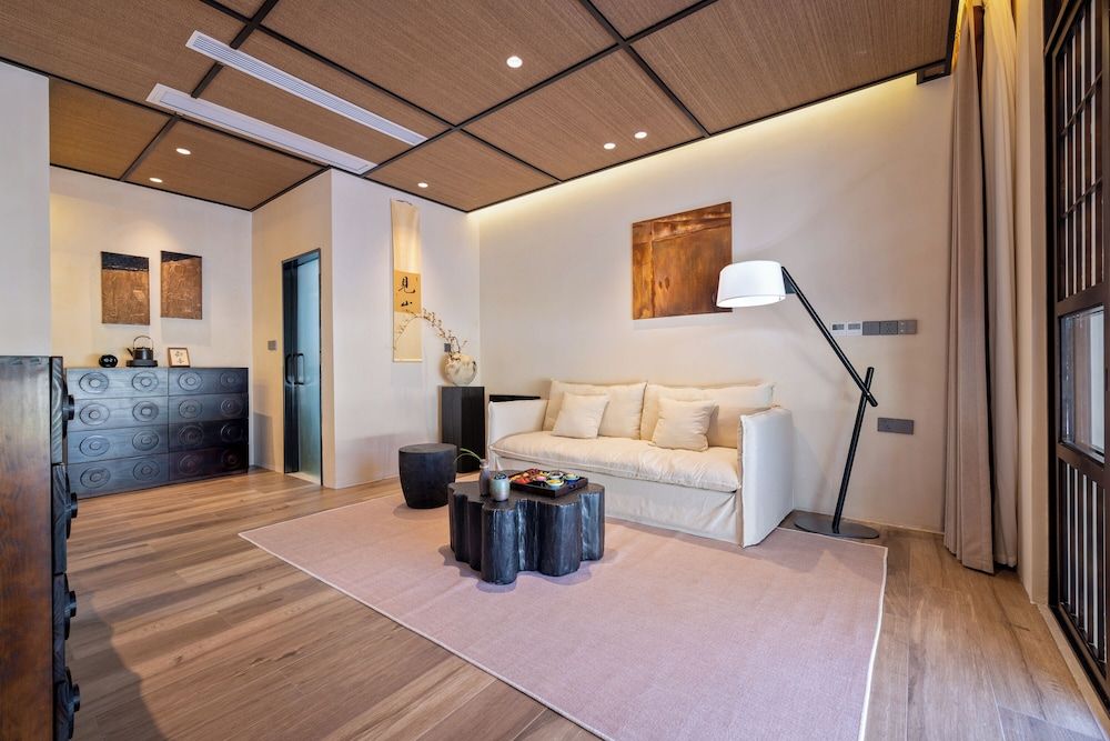 Xiyang Yishan Quiet Private Onsen Country Style Vacation Courtyard Luxury House, Balcony, Courtyard View 9