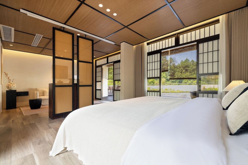 Xiyang Yishan Quiet Private Onsen Country Style Vacation Courtyard Luxury House, Balcony, Courtyard View