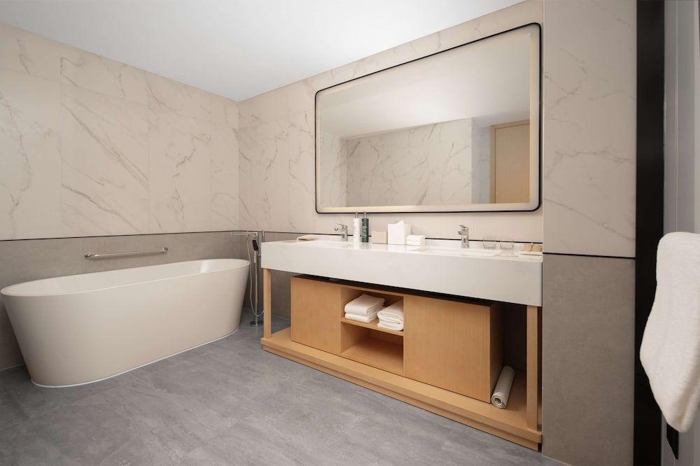 Hilton Garden Inn Xuzhou Pengcheng Square Deluxe Suite, 1 King Bed 3