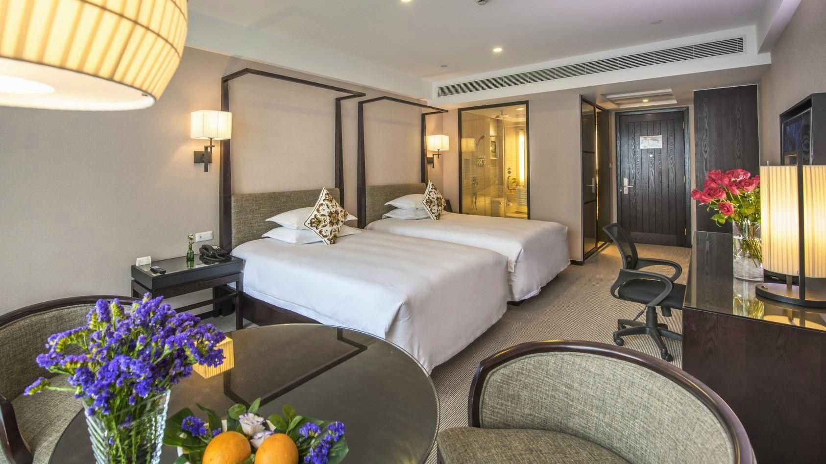 Four Seasons Room Two Twins