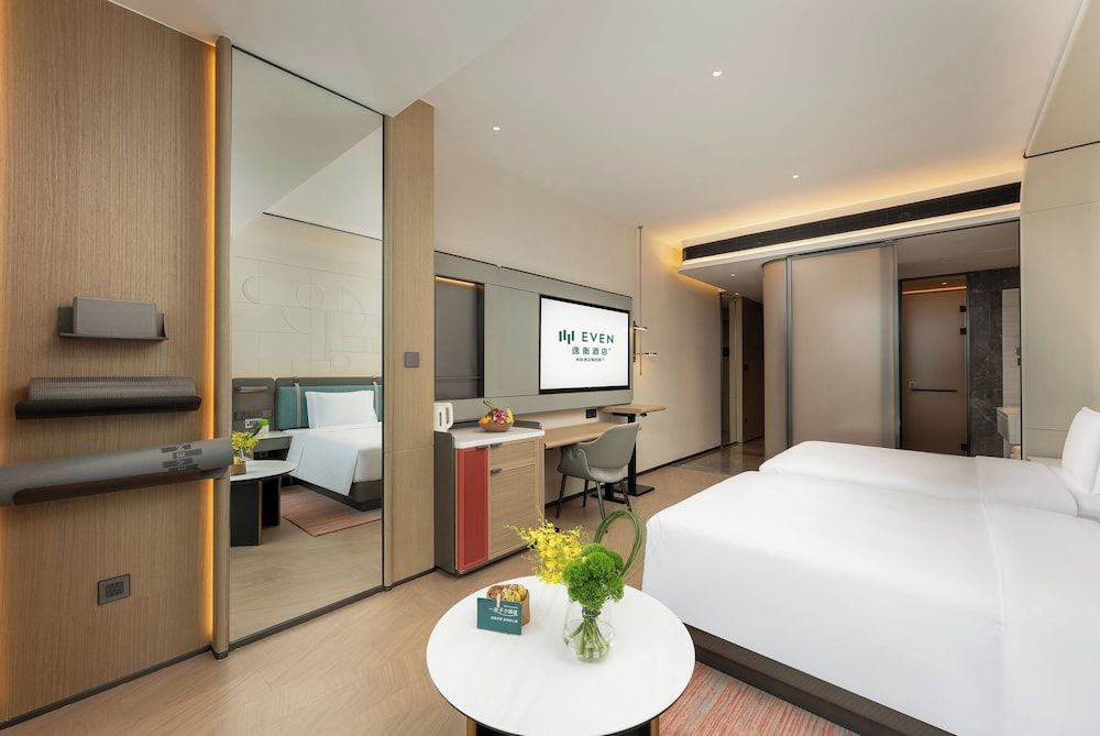 Standard Room, 1 King Bed, City View