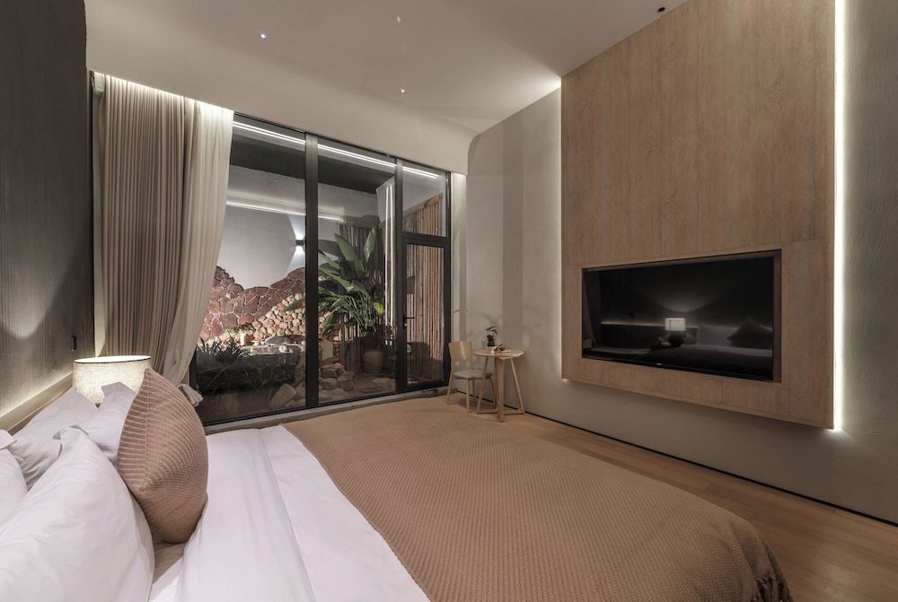 Signature Double Room, Patio, Hill View