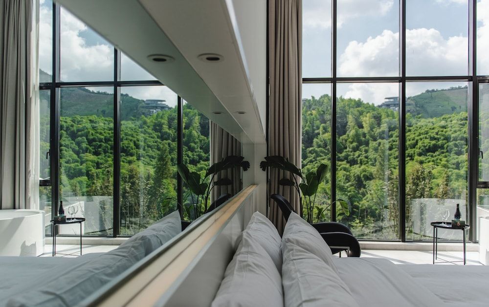 Design Loft, 1 Queen Bed, Hill View