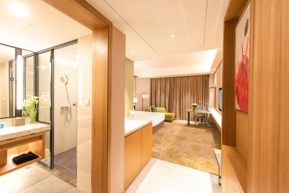 Rising Dragon International Hotel Superior Single Room, City View 4